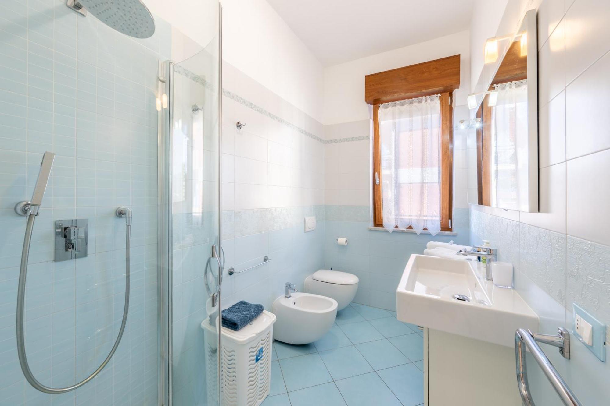 Апартаменты New Luxury 2Bdr Terrace, Views, Ac Марина-ди-Каррара Экстерьер фото